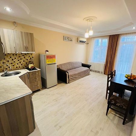 Aparthotel My Home Batumi Bagian luar foto