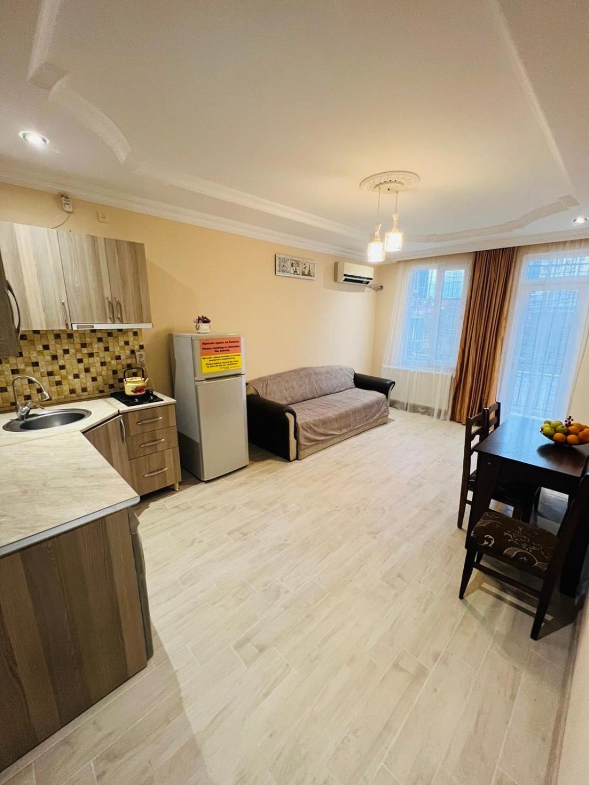 Aparthotel My Home Batumi Bagian luar foto