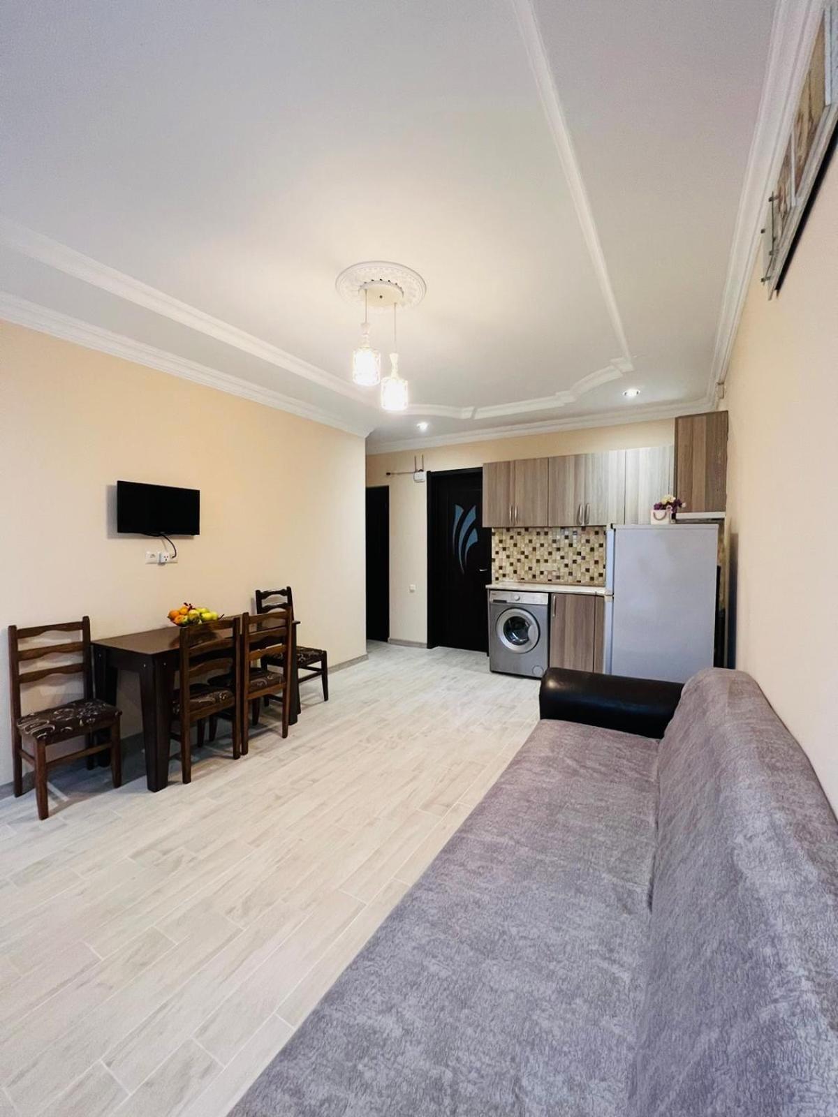 Aparthotel My Home Batumi Bagian luar foto