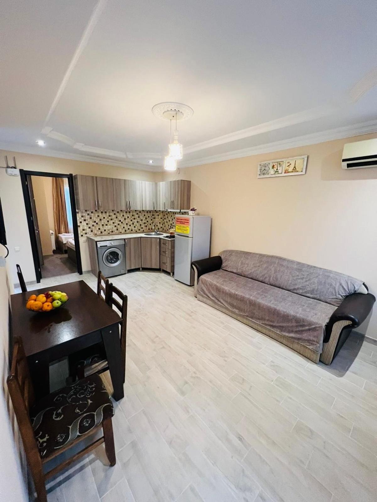 Aparthotel My Home Batumi Bagian luar foto