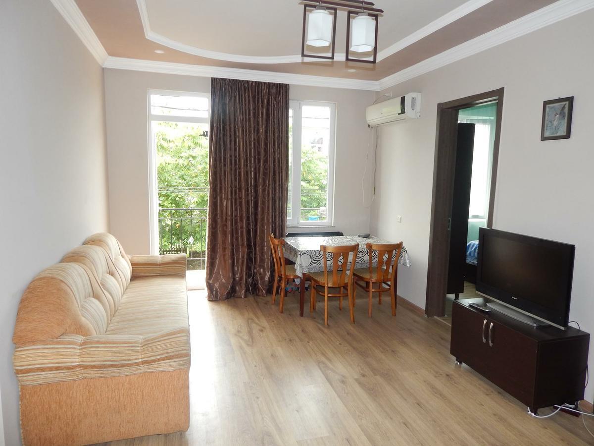 Aparthotel My Home Batumi Bagian luar foto