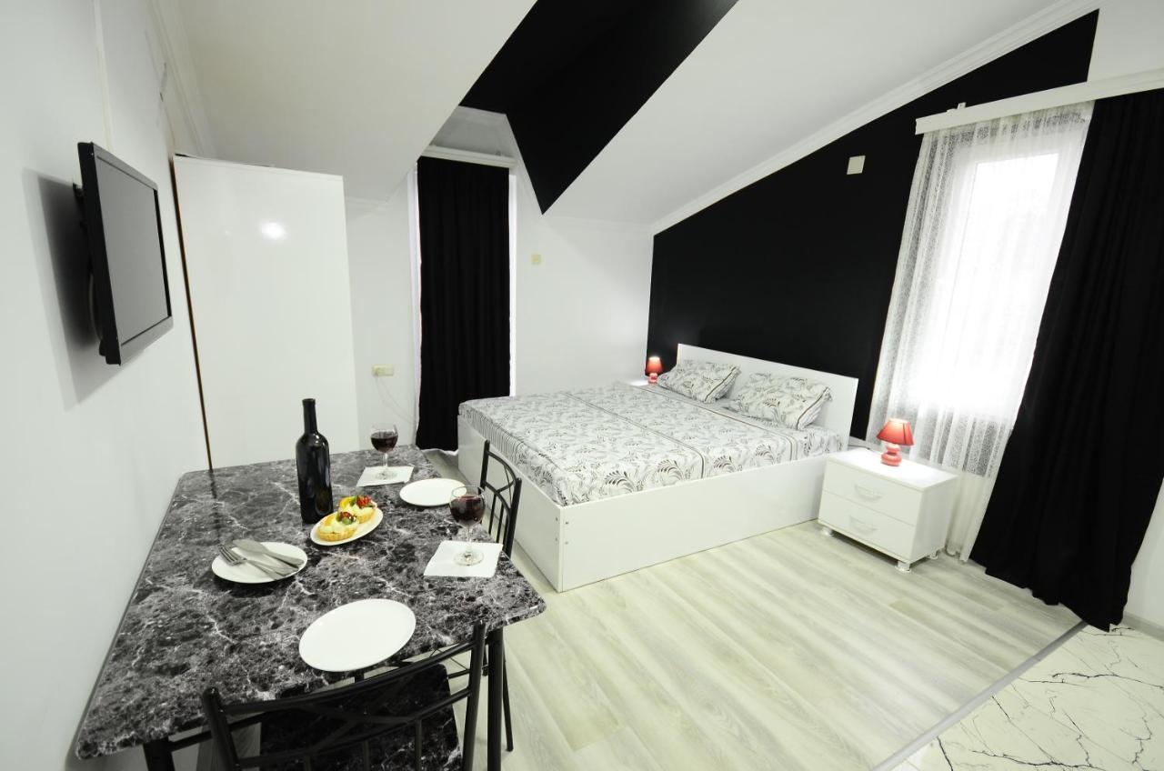 Aparthotel My Home Batumi Bagian luar foto