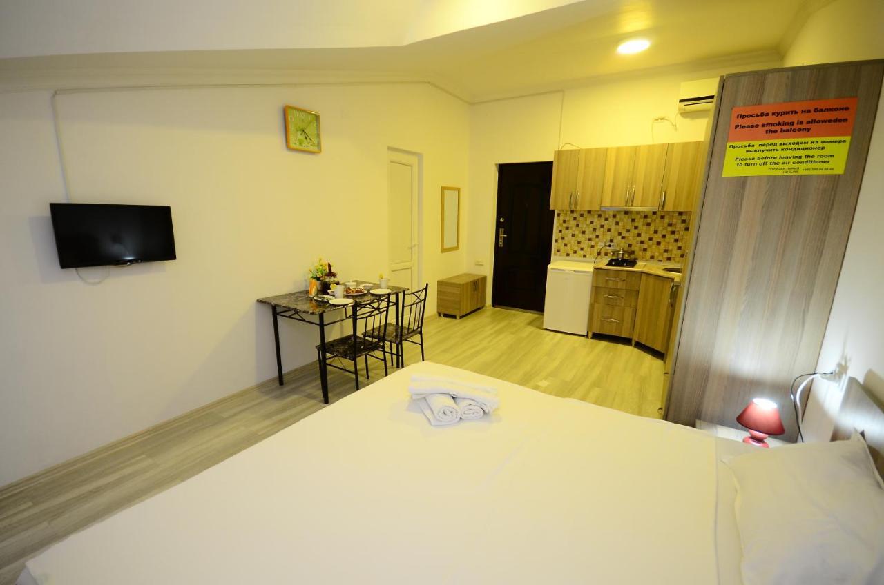 Aparthotel My Home Batumi Bagian luar foto