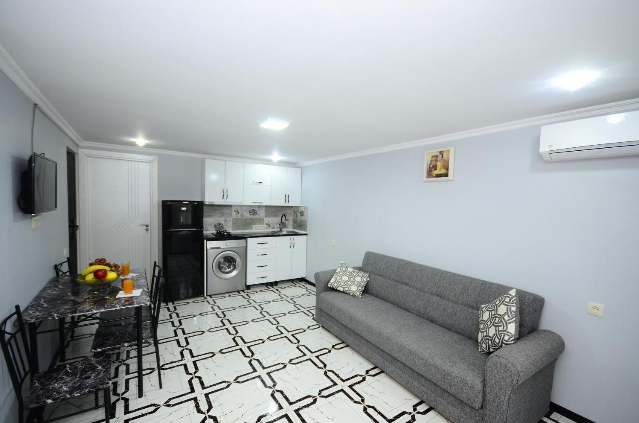 Aparthotel My Home Batumi Bagian luar foto