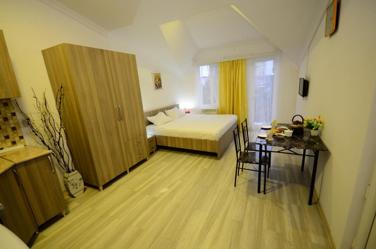 Aparthotel My Home Batumi Bagian luar foto
