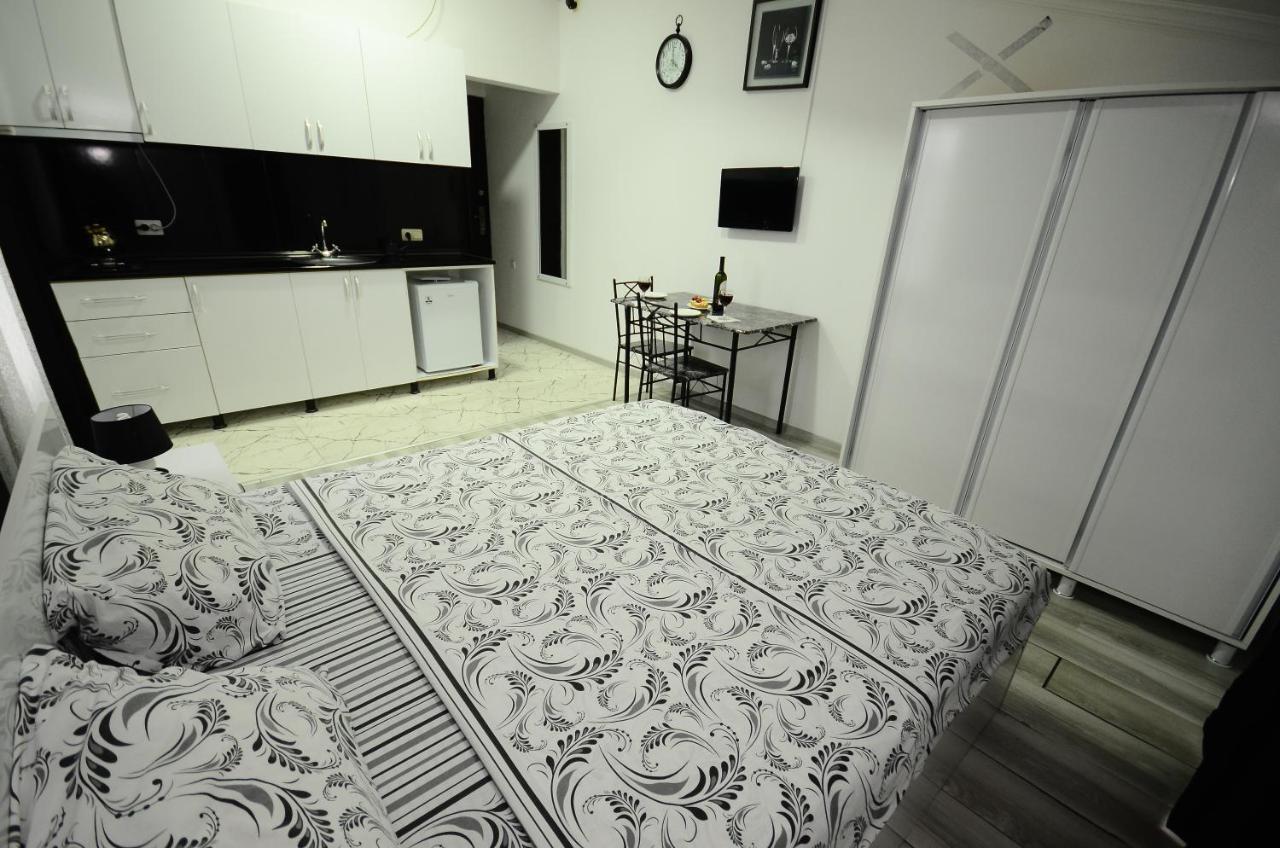 Aparthotel My Home Batumi Bagian luar foto