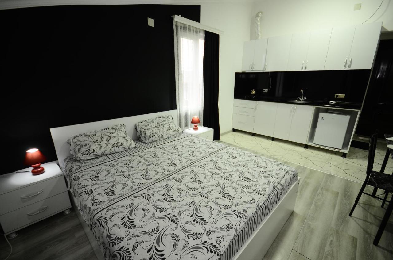 Aparthotel My Home Batumi Bagian luar foto