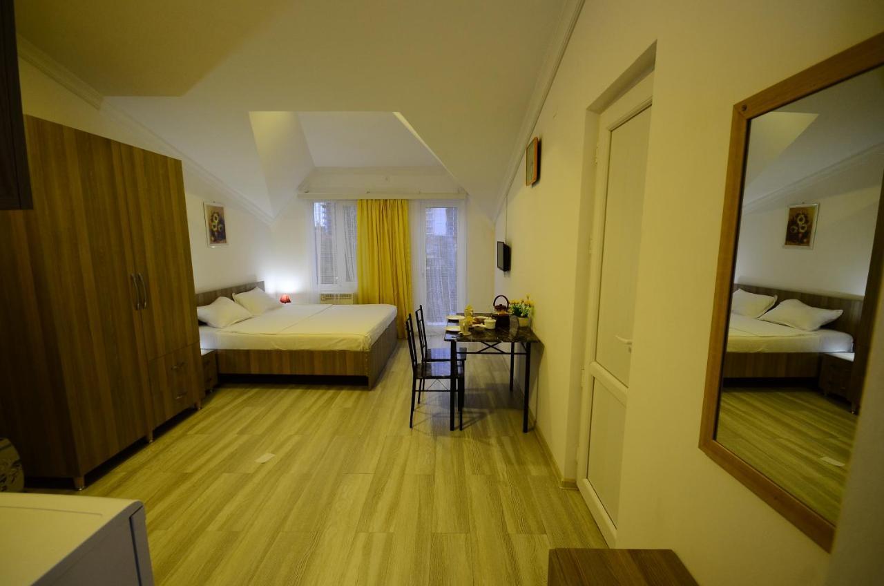 Aparthotel My Home Batumi Bagian luar foto