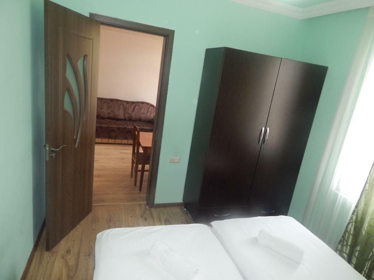 Aparthotel My Home Batumi Bagian luar foto